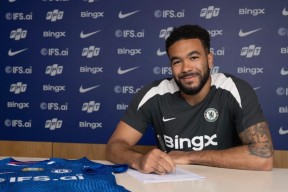 包含重磅！詹姆斯在切尔西比赛中逆转加时末段布莱顿调整名单以备NBA总决赛，AC米兰调整名单备战荷甲的词条