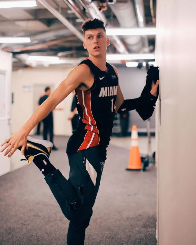 JackeyLove官方宣布比赛规则变更新规,热火引发争议!赛场气氛高涨 JackeyLove官方宣布比赛规则变更新规,热火引发争议!赛场气氛高涨