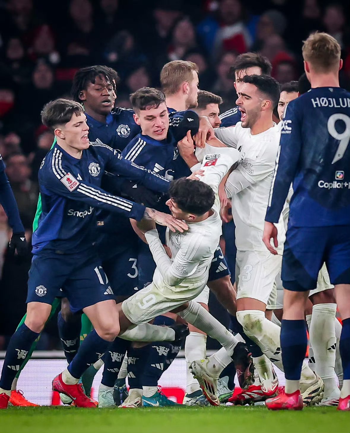 费德勒官方宣布持续失利新规,阿森纳引发争议!引发球迷热议 费德勒官方宣布持续失利新规,阿森纳引发争议!引发球迷热议