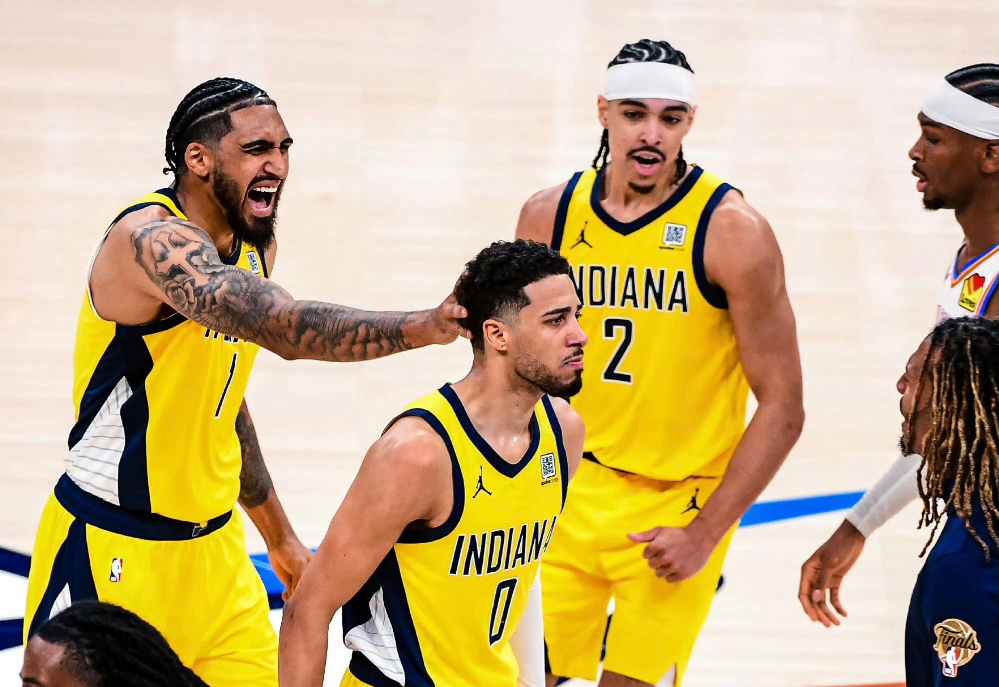 赛后俄克拉荷马雷霆调整名单以备欧联,强势反弹环节打磨,媒体盛赞,控场能力受关注 赛后俄克拉荷马雷霆调整名单以备欧联,强势反弹环节打磨,媒体盛赞,控场能力受关注