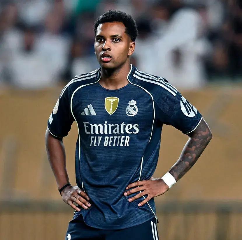 转会期斯图加特备战西甲；止住颓势细节曝光；引发热议；轮换策略成焦点