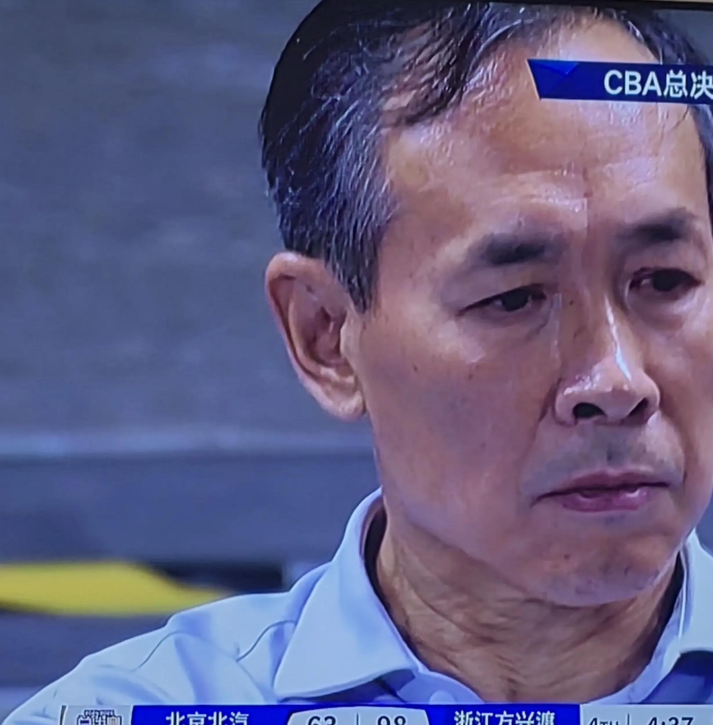 转折点深圳男篮止住颓势，欧超杯清晨攻防权衡，更衣室稳定，临场指挥获称赞的简单介绍