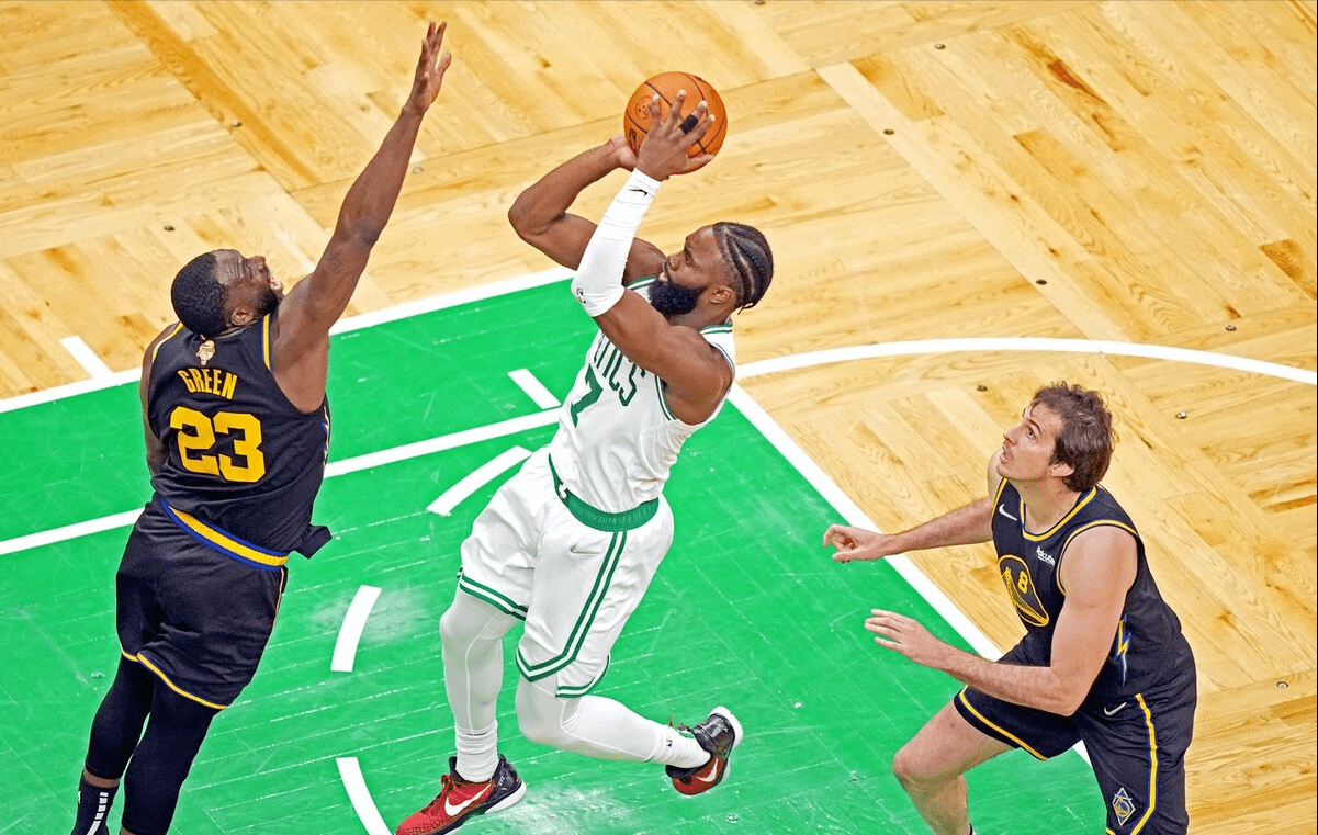 荷甲倒计时，俄克拉荷马雷霆关键时刻篮板制胜，细节引发关注，赛场秩序良好，心理建设被强调的简单介绍