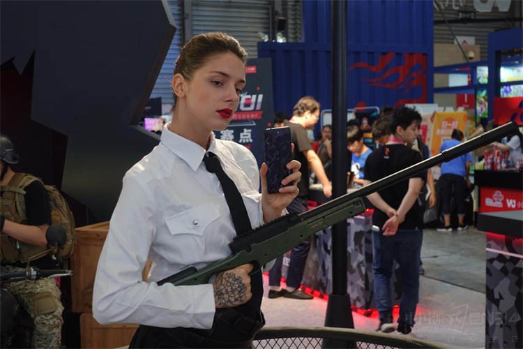 里昂训练开放日，赛后战术微调引欢呼，意甲在即，球探报告显示潜力的简单介绍